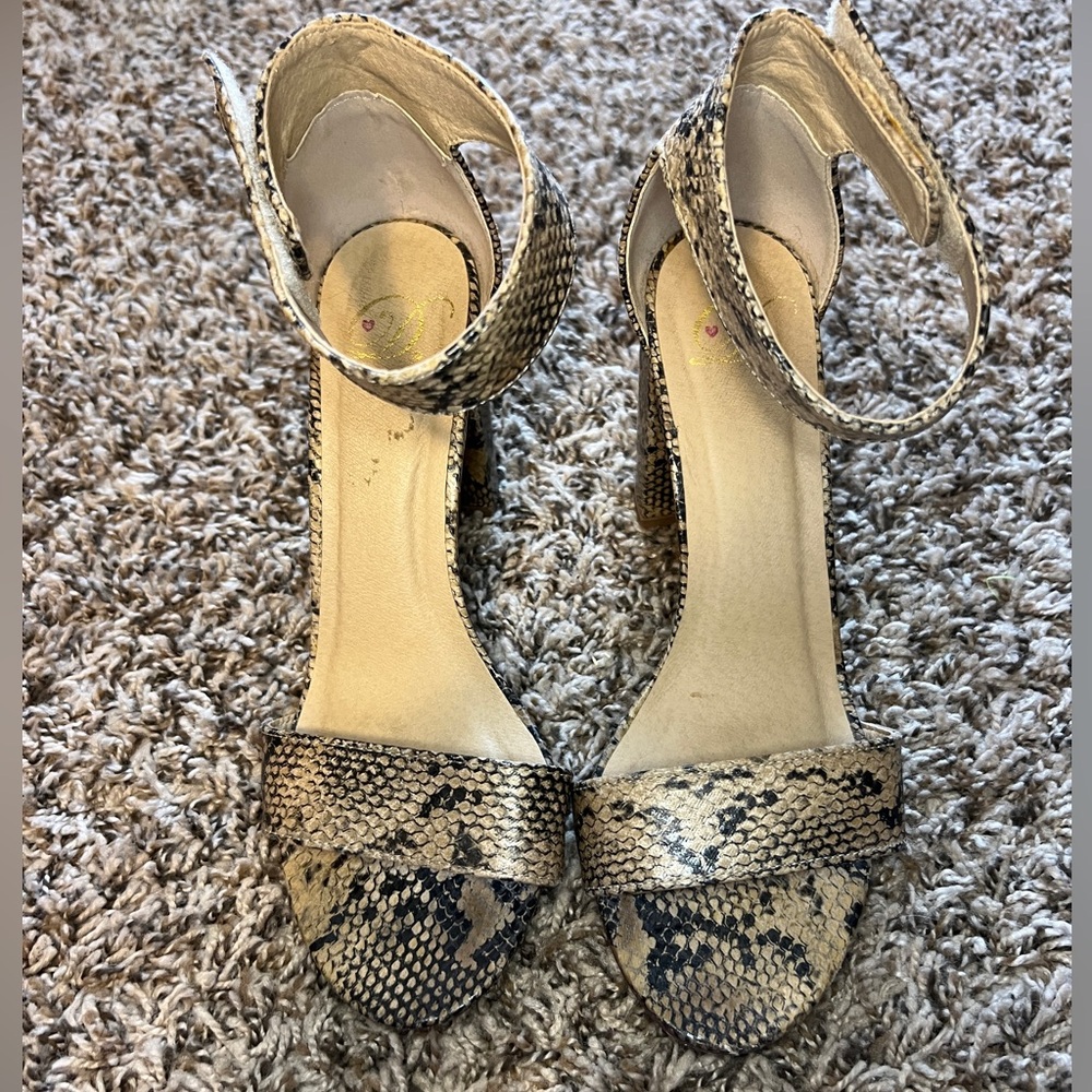 Stylish Snakeskin Patterned Women's Heels